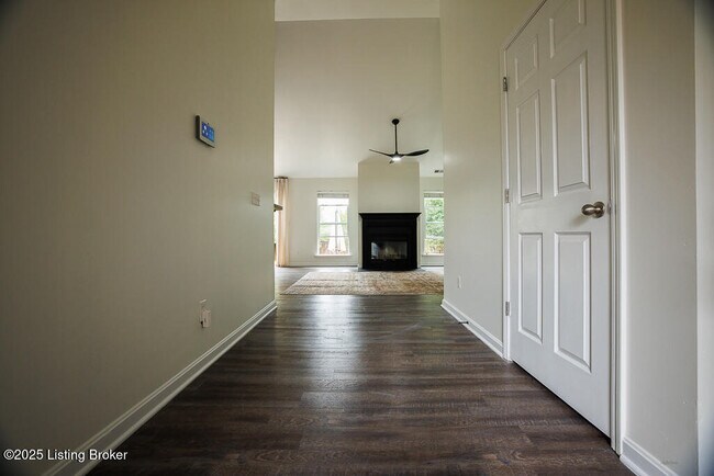 Foto del edificio - 7003 Hollow Oaks Dr