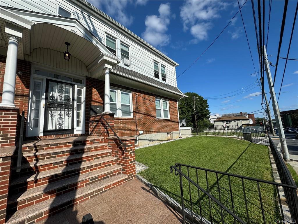 Primary Photo - 667 Yonkers Ave