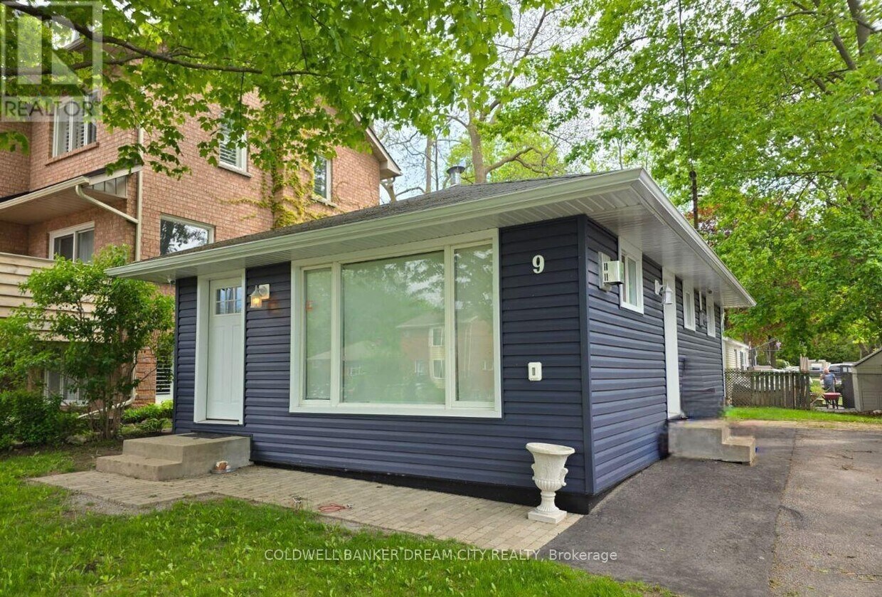Photo principale - 9 Balson Blvd