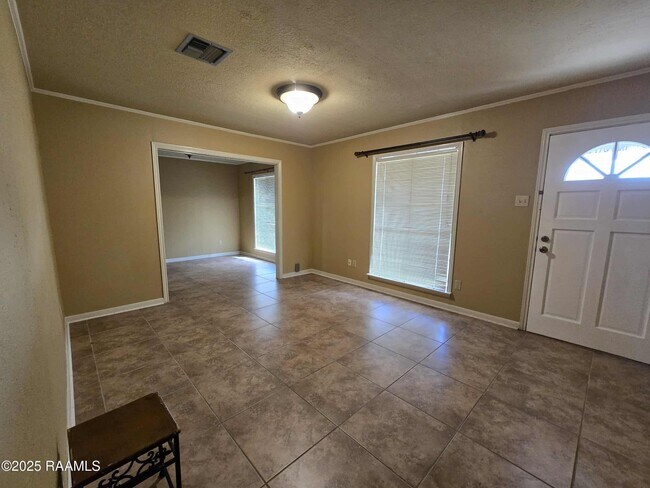 Building Photo - 216 Orgeron Dr