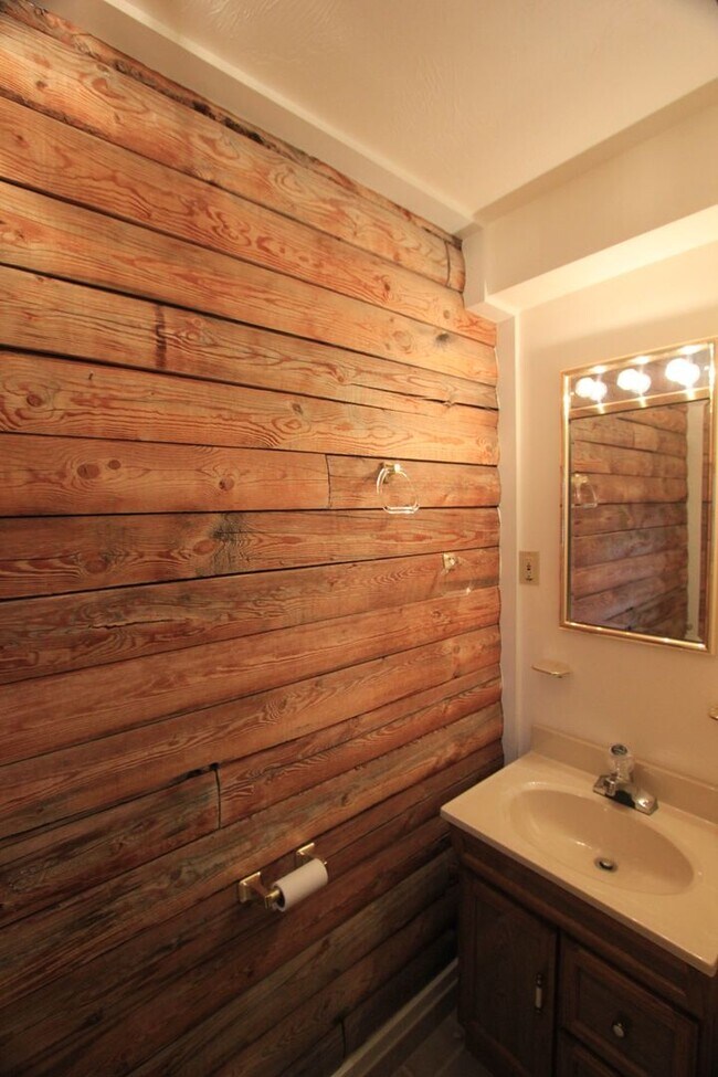 Foto del edificio - 3 BR, 2.5 bath home with 2 car garage in A...