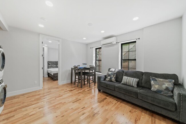 Foto del edificio - 514 E188 BH LLC