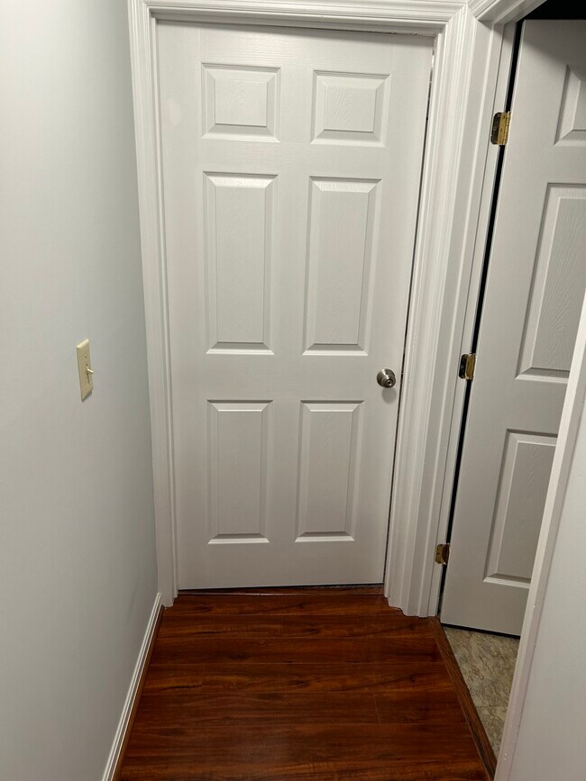 Building Photo - 6705 Meadow Creek Dr