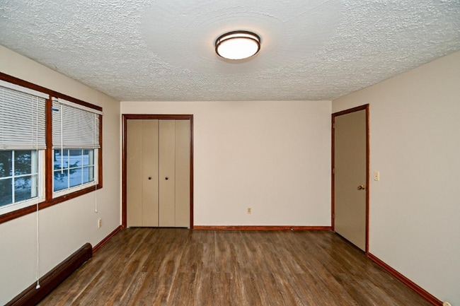 Foto del edificio - 457-459 Hutchison Dr