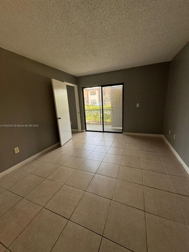 Foto del edificio - 855 NE 209th St