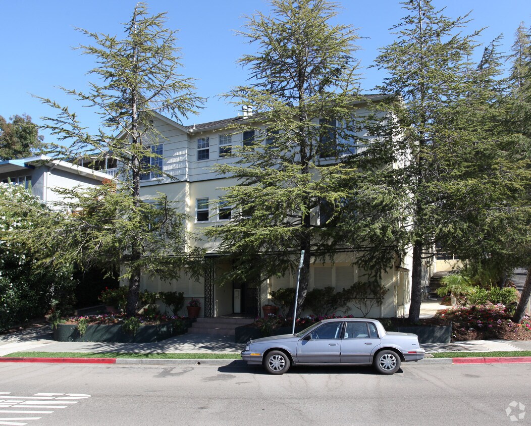 Primary Photo - 904 Sir Francis Drake Blvd