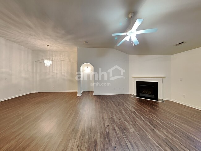 Foto del edificio - 16 Slow Creek Dr