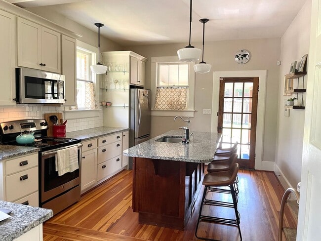 Building Photo - Charming 3-Bedroom Home in the Heart of Ol...