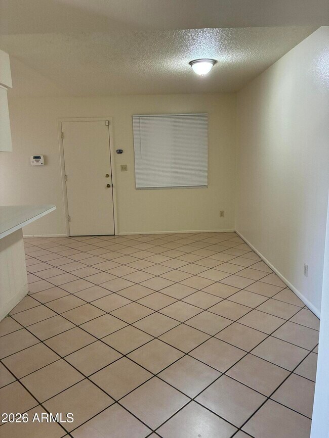 Building Photo - 1439 W Huntington Dr
