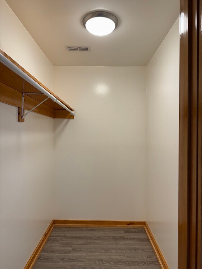 Foto del edificio - 14233 Harmony Rd