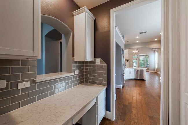 Building Photo - 29010 Pinnacle Ridge Dr