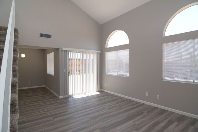 Foto del edificio - Remodeled 3 Bedroom 2.5 Bath House! West T...