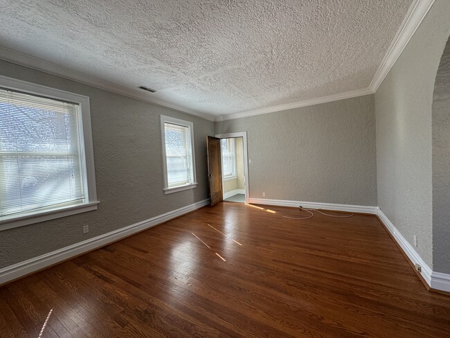 Building Photo - 7139 Amherst Ave