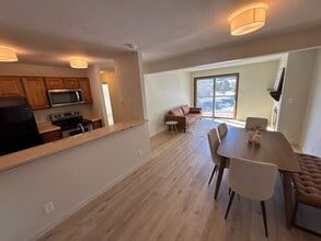 Building Photo - 1555 Shadow Run Ct