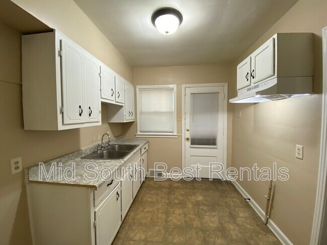 Building Photo - 1759 Dellwood Ave