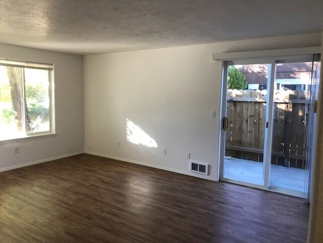 Building Photo - 2536sw23-2538sw23