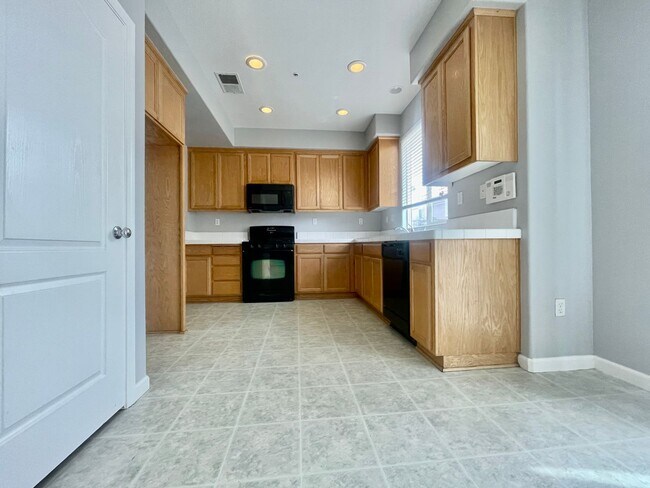 Foto del edificio - Turn Key 4 bedroom 2.5 bath in Brentwood!