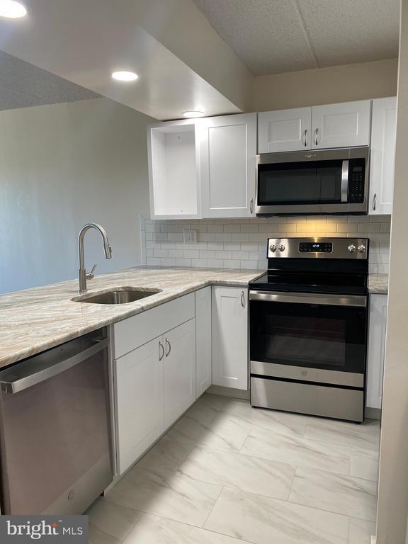 Building Photo - 200 Lombard St