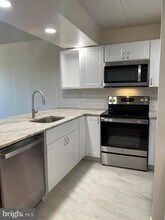 Building Photo - 200 Lombard St