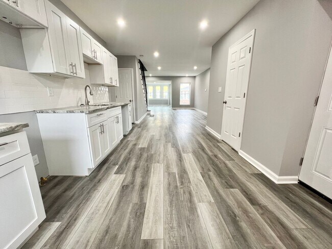 Building Photo - Anika Property 3 Bedroom