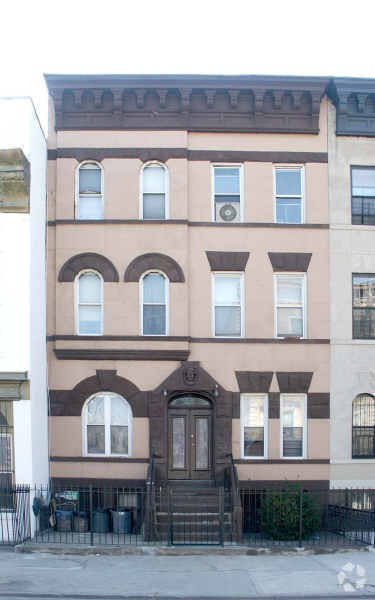 Primary Photo - 662 Halsey St