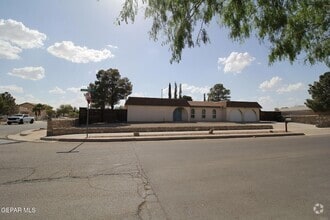 Building Photo - 351 Duanesburg St
