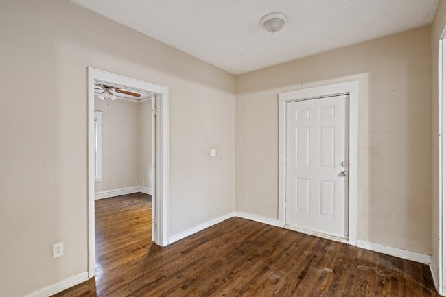 Building Photo - 2619 Lockridge Ave