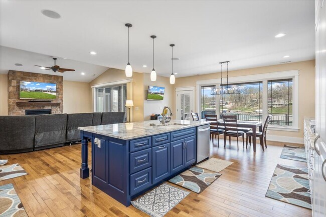 Building Photo - 2350 Lake Acres Dr
