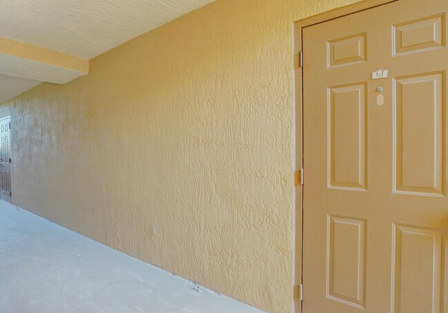 Foto del edificio - 611 Villa Cir