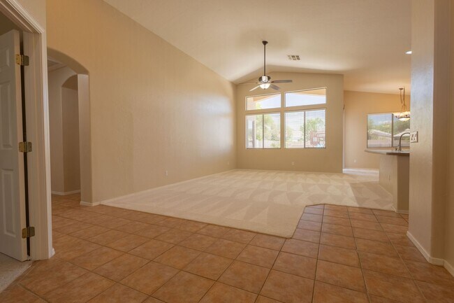 Foto del edificio - 3 Bedrooms 2 Bathrooms