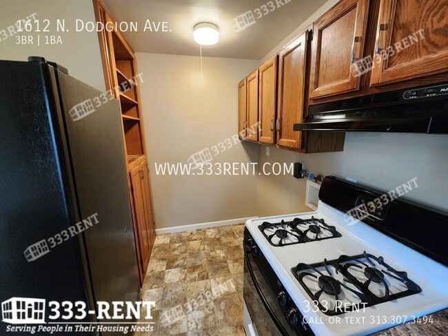 Building Photo - 1612 N Dodgion St