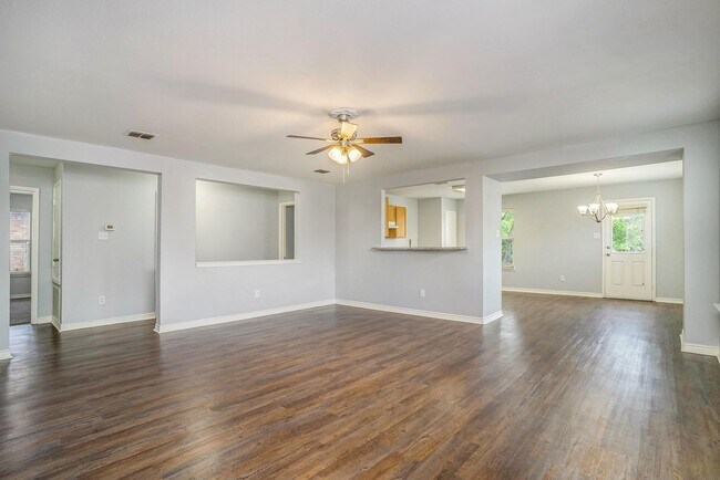 Foto del edificio - 2421 Gabriel Dr