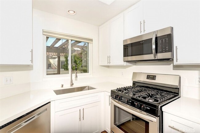 Building Photo - 37 Brisa Del Lago