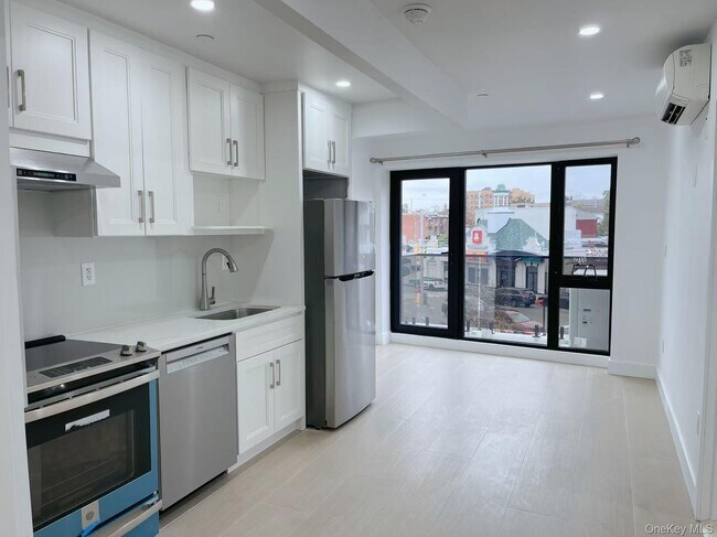 Foto del edificio - 165-02 Sanford Ave