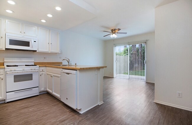 Building Photo - Los Timbres Street Duplex