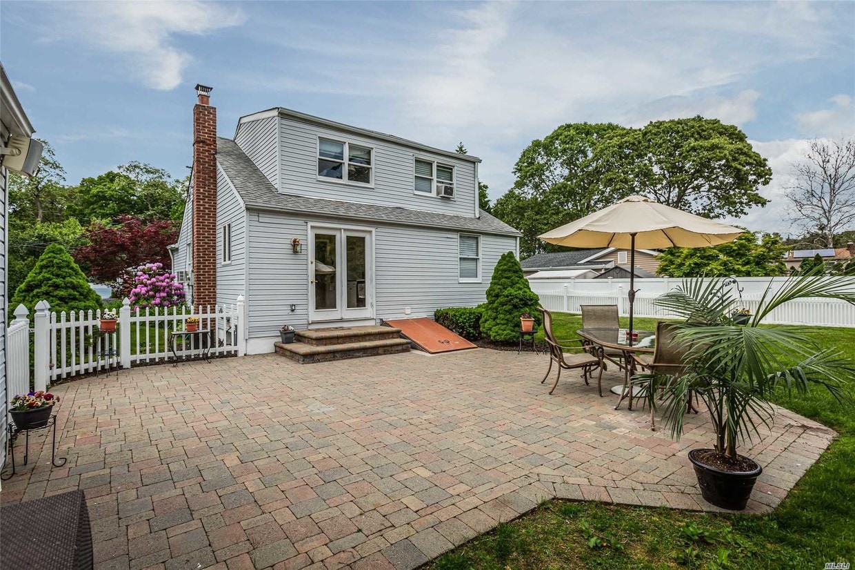 10 Ronald Ct, Nesconset, NY 11767 House for Rent in Nesconset, NY