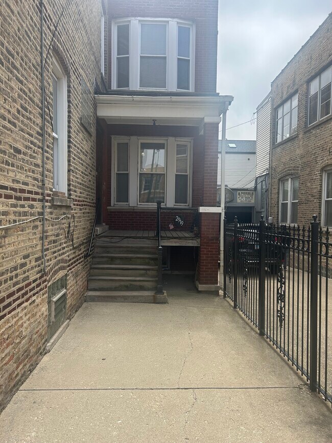 Foto del edificio - 2919 W Diversey Ave