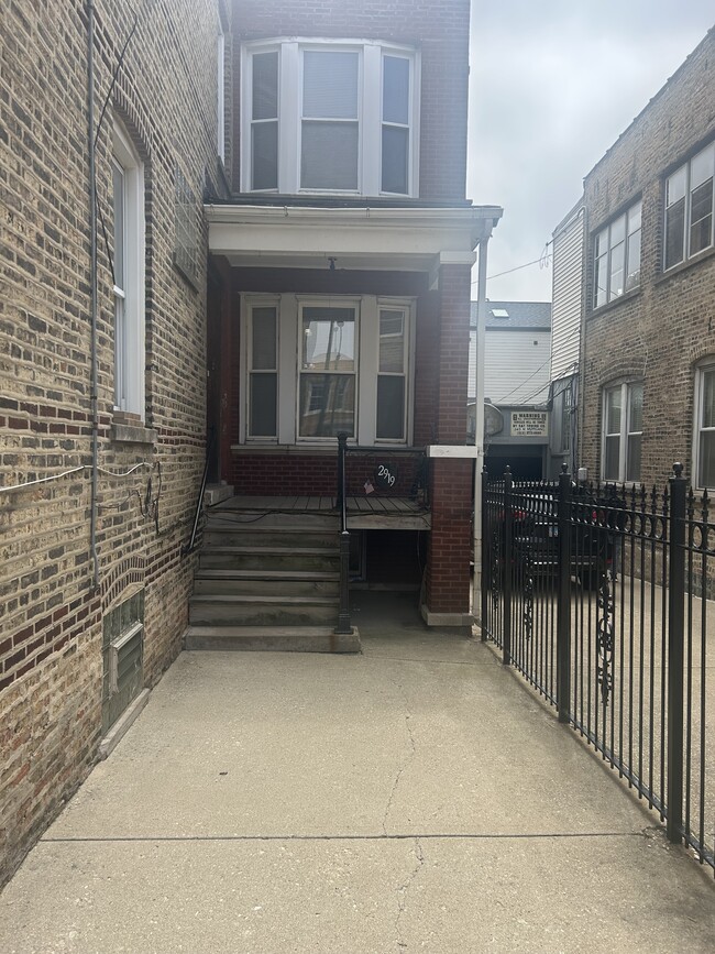 Building Photo - 2919 W Diversey Ave