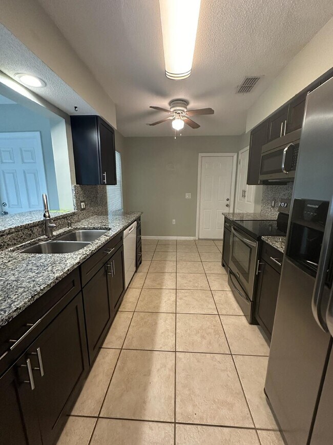 Foto del edificio - Charming 2 Bed, 2 Bath Home in Venice, FL ...