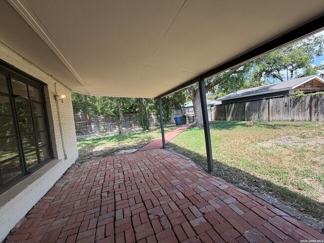 Building Photo - 543 Brightwood Pl