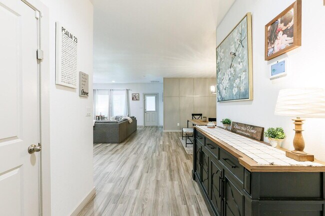 Building Photo - Spacious 4 Bed, 2 Bath Home in Abbey Glen w/ Liberty High School Feeder Pattern!