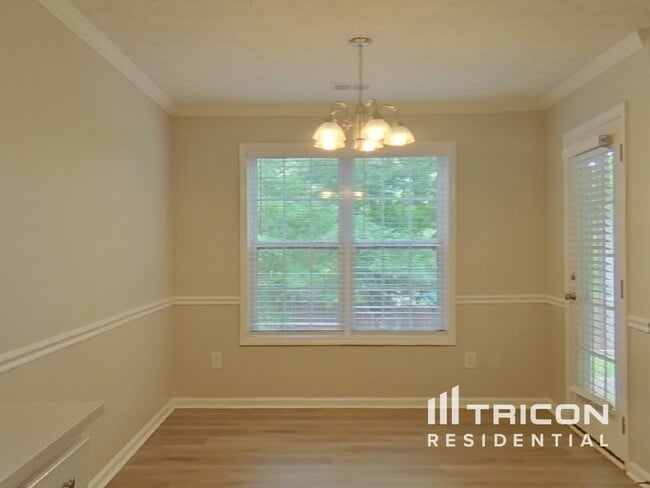 Building Photo - 262 Roberts Trail