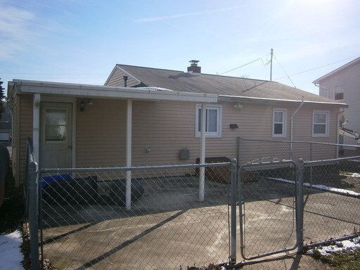 Building Photo - 250 Rosedale Dr