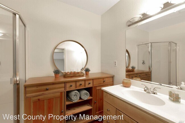 Building Photo - 4 br, 3 bath House - 4760 Woodview Dr