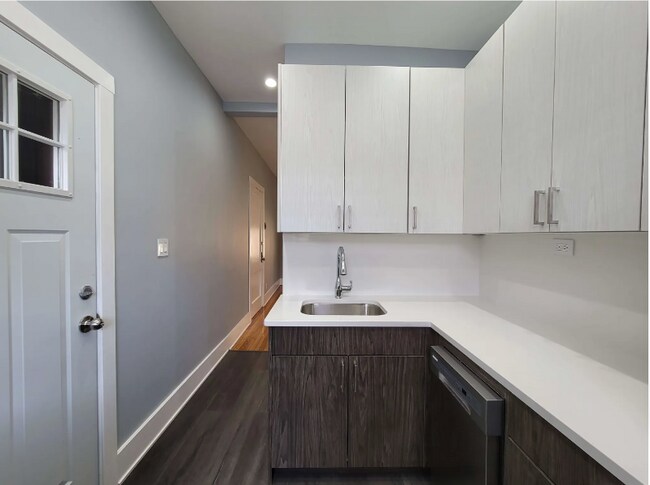 Foto del edificio - 1623 W Belmont Ave
