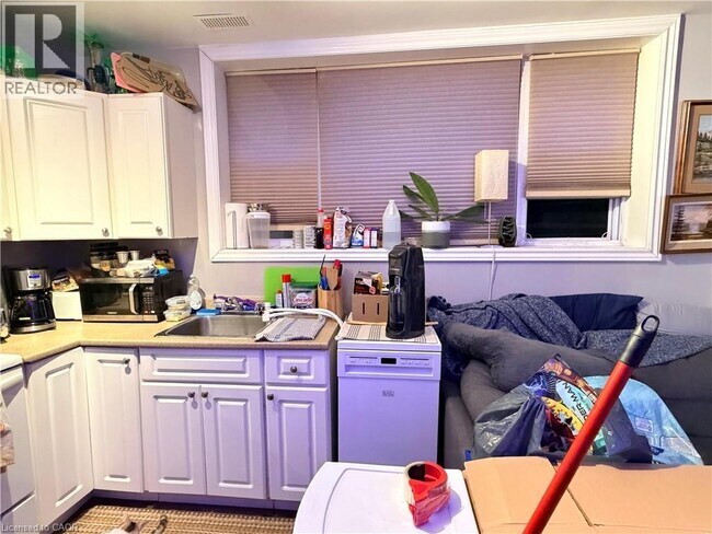 Photo du bâtiment - 318 Dolph St S