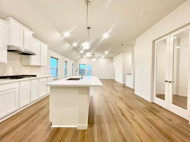 Building Photo - 16629 Freshwater Dr