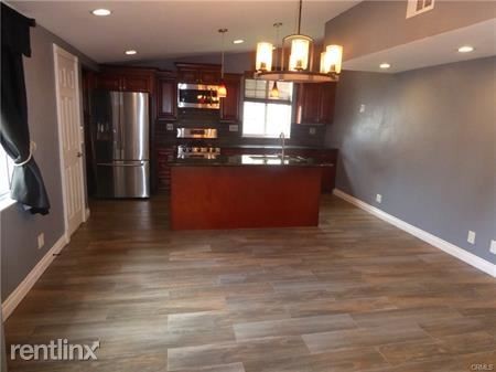 Primary Photo - 3 br, 2 bath House - 308 Walnut St