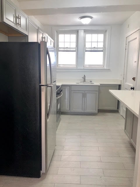 Building Photo - 1068 W Thorndale Ave