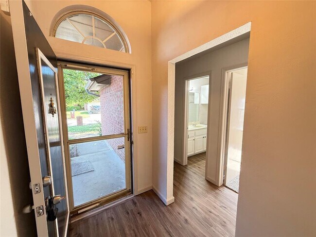 Foto del edificio - 528 NW 172nd Pl